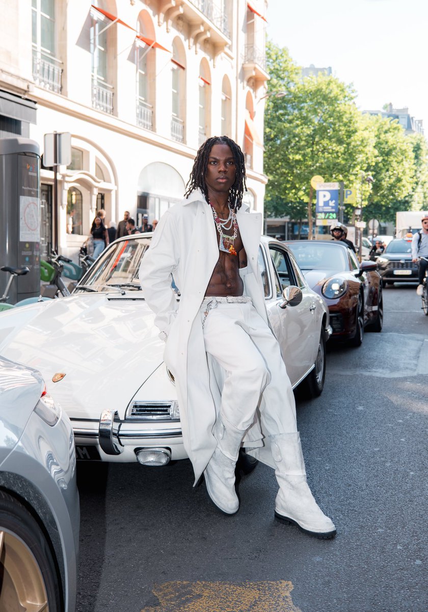 remaaccess's tweet photo. Rema in white >>>>>> 🦇❤️ https://t.co/alUQJdAyrP
