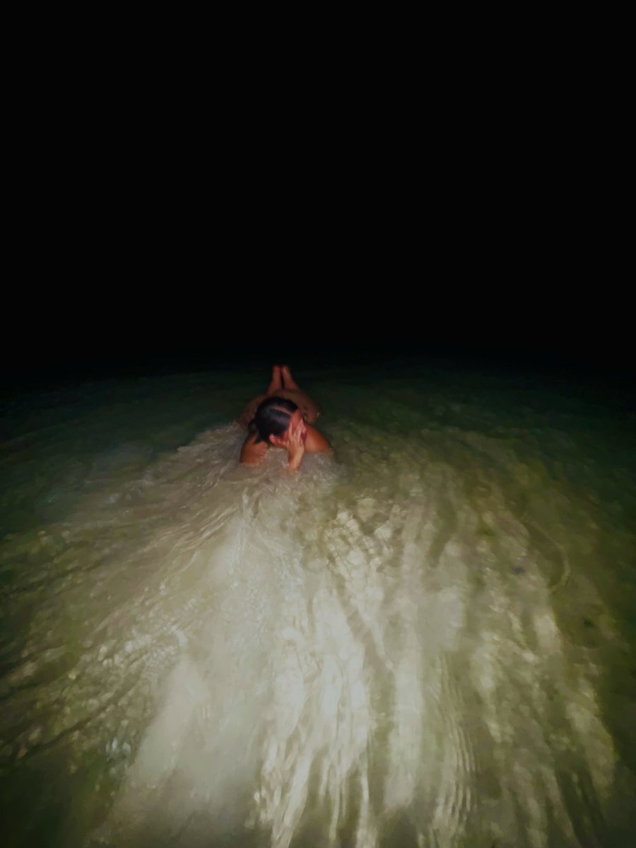 SoichyNono's tweet image. Midnight swim ✨🦉✨