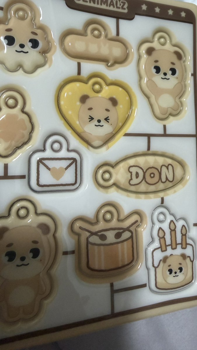 택배로 와서 지금 막 뜯어보았어요!! 

저 돈 
🍀 : 필 
로 구환구해봅니다 

반택가능!!