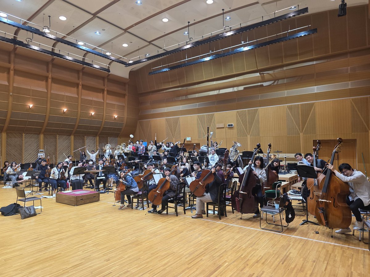 LorStarOrche's tweet image. 今日は指揮者の来団練習でした！
会場も、本番舞台想定の台組みで演奏です！

意外と…狭いｯｯ！！

本番まで2ヶ月ちょっと、頑張ります(ง •̀_•́)ง

#ろあオケ2nd  #星のカービィ