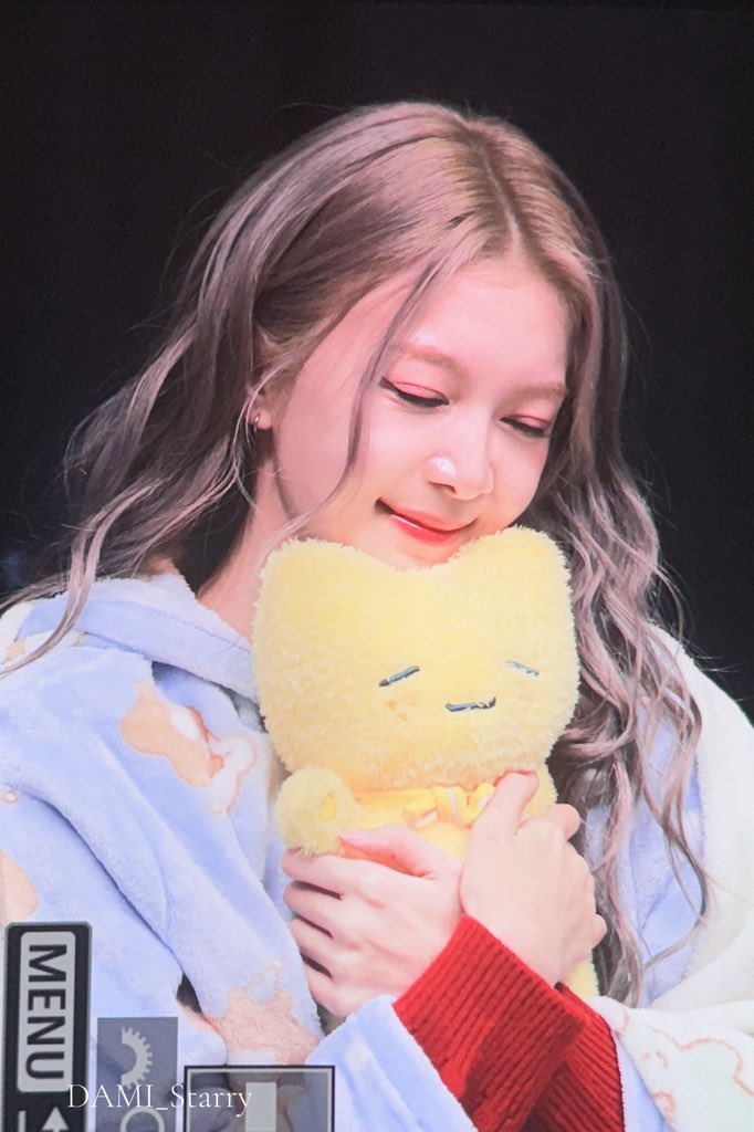 DAMI_Starry's tweet photo. 251207 sw preview
part.2

#DAMI #DREAMCATCHER #다미 #드림캐처 https://t.co/8AxFl3RSCz