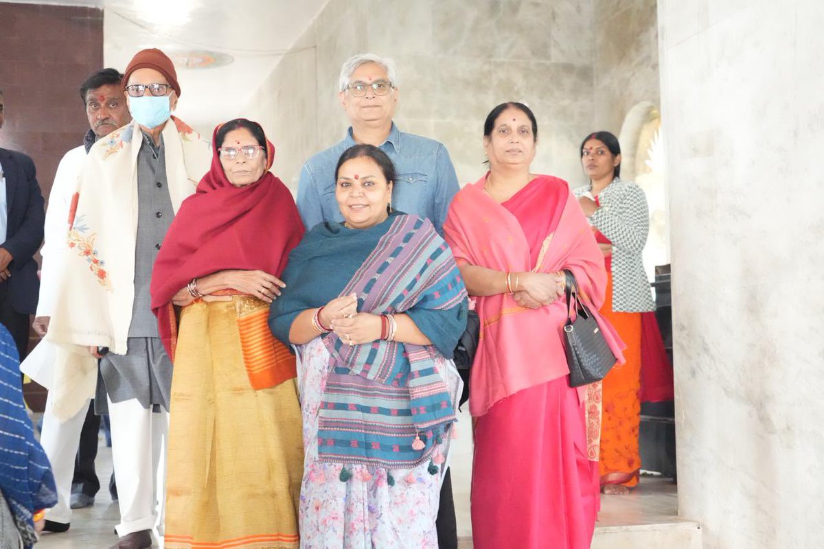 रांची–बुंडू के प्राचीन सूर्य मंदिर में परिवार संग दिव्य दर्शन। प्रभु सूर्यदेव के सम्मुख नतमस्तक आपकी कृपा, ऊर्जा और प्रकाश को शत्–शत् नमन। जीवन में सदैव उजास, शक्ति और सद्बुद्धि का आशीर्वाद बना रहे।”

#SuryaMandir #Bundu #Ranchi #SuryaDev #Naman #Devotion #FamilyTime #Blessed