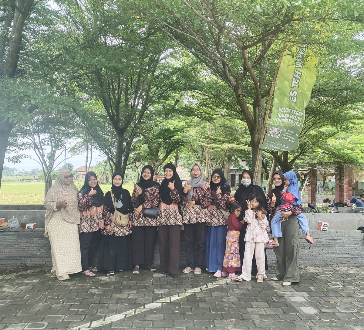 Tim relawan 1000 kebaikan 💚

Komunitas Sewu Becik
#sewubecik #klithikanberkah