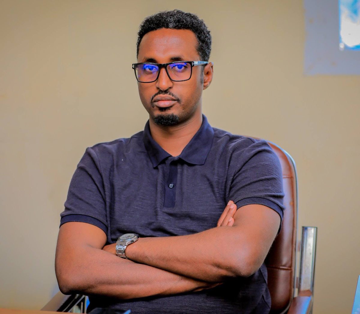 Wasiirka Arrimaha Gudaha iyo Amniga #Somaliland, 𝐂𝐚𝐛𝐝𝐚𝐥𝐞 𝐌𝐚𝐱𝐚𝐦𝐞𝐝 𝐂𝐚𝐫𝐚𝐛, oo ay weheliyaan wasiirada Dhalinyarada iyo Ciyaaraha, iyo Gaashaandhiga, Axmed-Yaasiin 𝐌𝐚𝐱𝐚𝐦𝐞𝐝 𝐅𝐚𝐚𝐫𝐚𝐱 𝐢𝐲𝐨 𝐌𝐚𝐱𝐚𝐦𝐞𝐝 𝐂𝐚𝐥𝐢 𝐘𝐮𝐮𝐬𝐮𝐟( 𝐈𝐥𝐤𝐚𝐜𝐚𝐬𝐞) ayaa