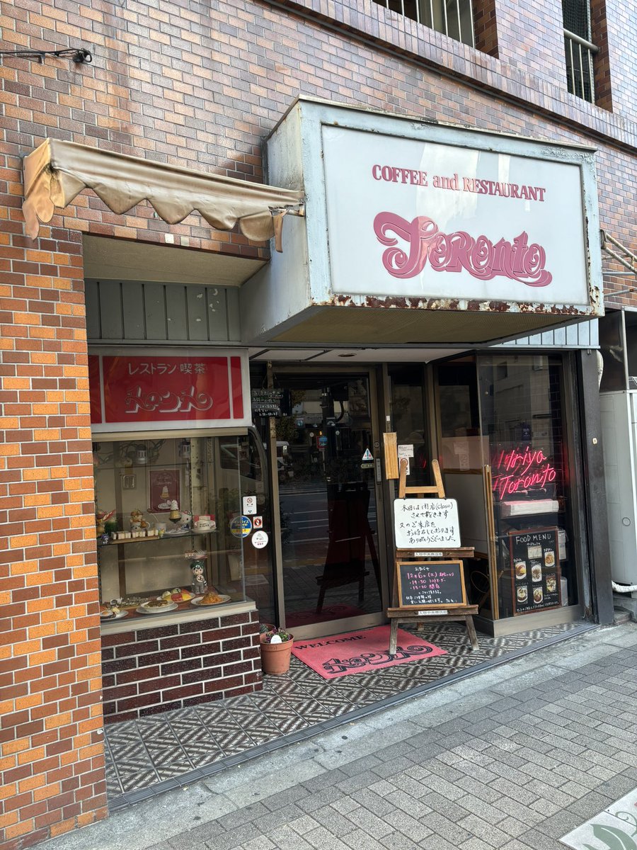 昨日、会場行く前にトロントさん行ってきた🥰開店時間に無事入店！ユノさんの席に座りたいんですが…と伝えたら、ここに座りましたよ！と案内してくださり、席に着くとユノさんが食べたのは〜と親切に教えてくれました🥹その後、店内でユノのアルバム曲も流してくださって  ...