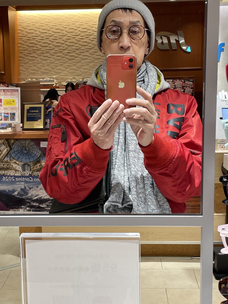 新宿のZoff行って
としみつさんのラインナップを
試してみました〜❣️
似合いますか？
ひとつ買おうかな？
うふふ😉