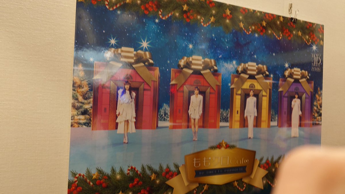 umi_bps's tweet photo. 12月のスイーツパラダイス。
今月からケーキを店員さんに取ってもらう形式に変わってた。
店員さんの負担大きいのでは？
あと、ももいろクローバーZとコラボしてた https://t.co/9A1JpUGgVr