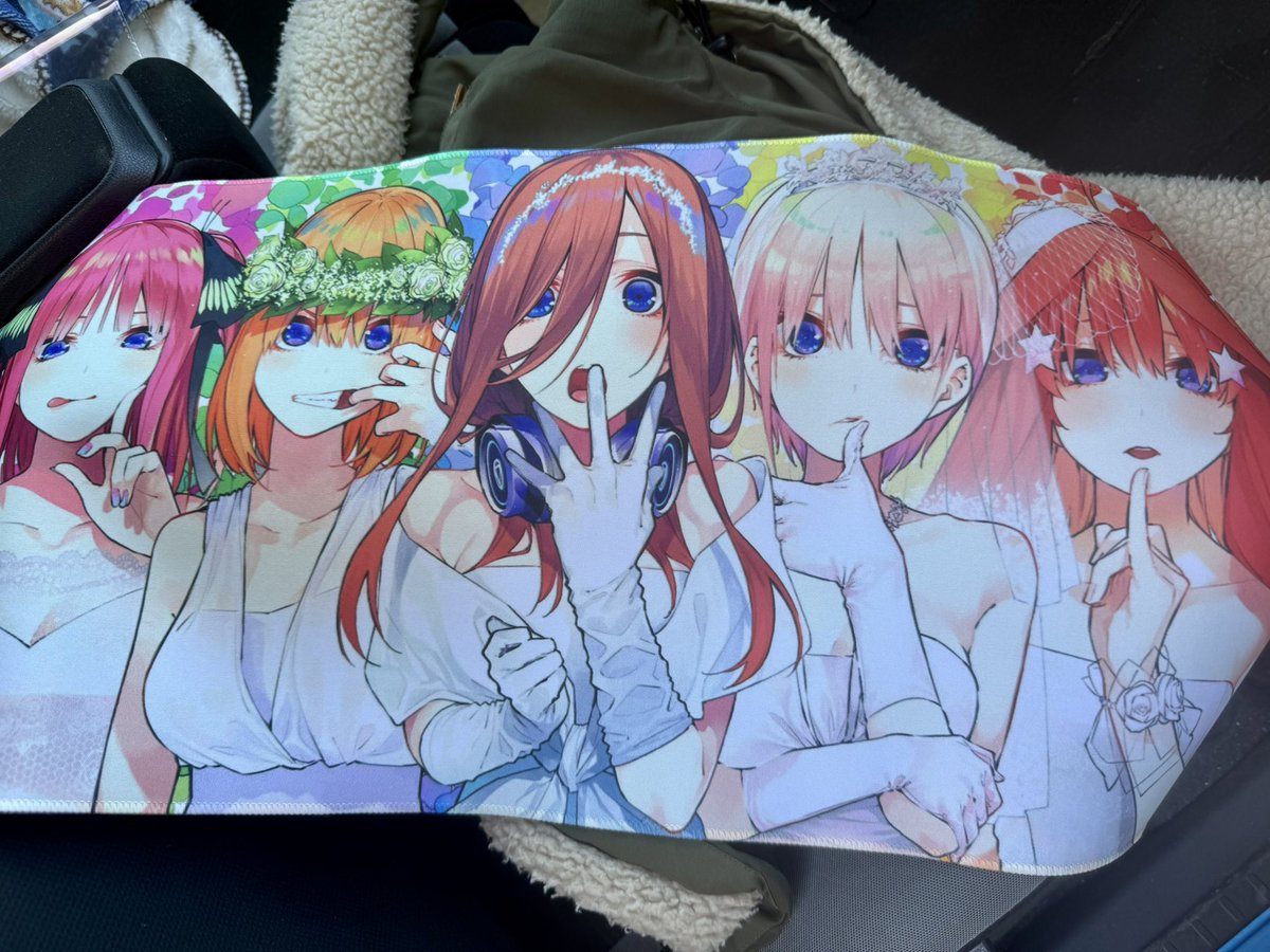 5枚目のプレイマットは、五等分の花嫁👰‍♀️ センターが三玖なのがよき💙