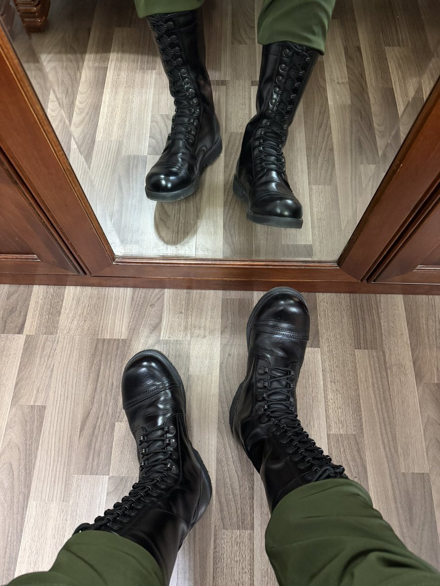 toy_boots's tweet image. เริ่มสกปรกละ วันนี้ต้องขัดอีกแล้ววว 🪖🪖