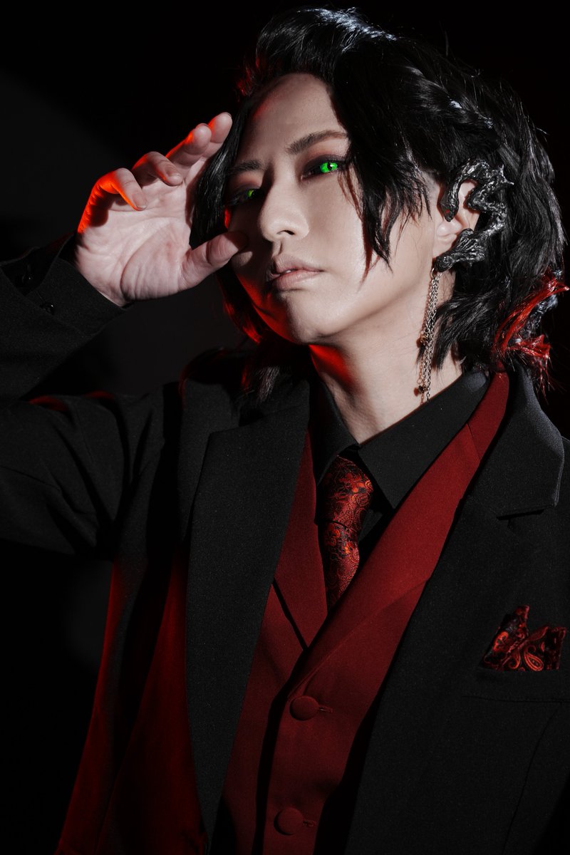 colonel_chikuwa's tweet photo. ⚠︎cosplay / nmmn⚠︎
U.Orb / J.J

" darkling "

I know you’ve been waiting…
I call upon the power of darkness!

photo / studio : @photo_takanashi https://t.co/cQemgj0A8z