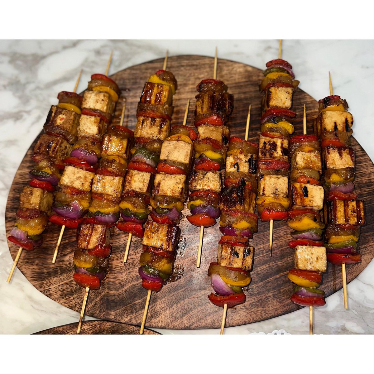 tinkerbell9958's tweet image. Isn’t this fun to watch 😁

Paneer shashliks being marinated to end up on a grill/pan to be roasted well and finally becoming a part of our Grazing Table 🥰✨⚡️