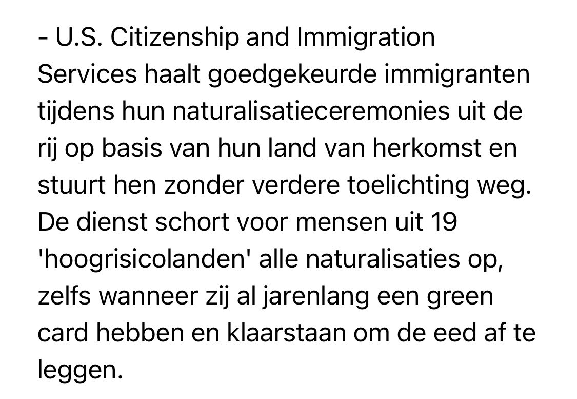 Amerikaan worden kost héél veel jaren. Héél veel geld. Héél veel gedoe. En dan, eindelijk, is je naturalisatieceremonie. En dan… dit.