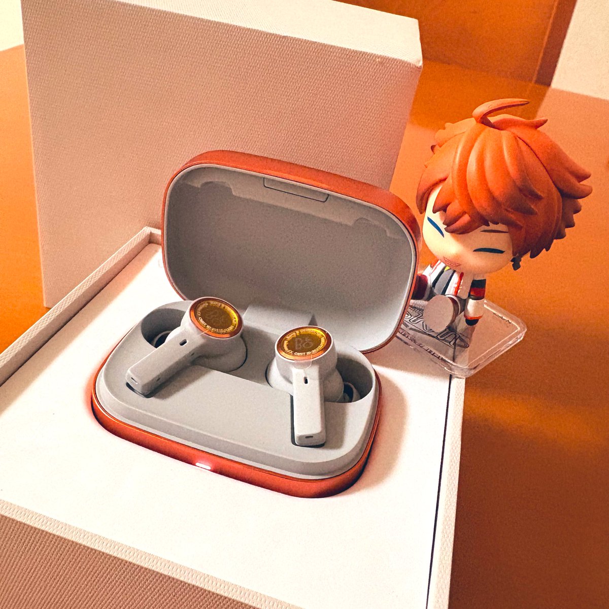 北見遊征　ワイヤレスイヤホン おにゅーのワイヤレスイヤホン🍊 カラーリングがあまりにも概念北見遊