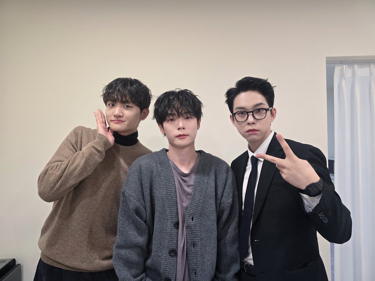 [#LUCY] 251206 7th EP '선' 1:1 포토, 1:1 대면 팬사인회 완료✔

이번 주도 왈왈이 만나기 완료🐶
행복 가득가득 충전하고 가요!

#루시 #신예찬 #최상엽 #조원상 #선