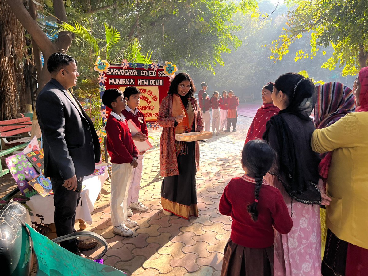 MunirkaSchool's tweet photo. On December 6,2025, Our school  organized a *Nipun Sankalp PTM*. Parents were informed about the results of Nipun Phase 1, specifically identifying beginner and imaging students.
Parents also viewed the TLM exhibition by Nipun Sankalp students and appreciated their efforts. https://t.co/fCB8lWBxX7