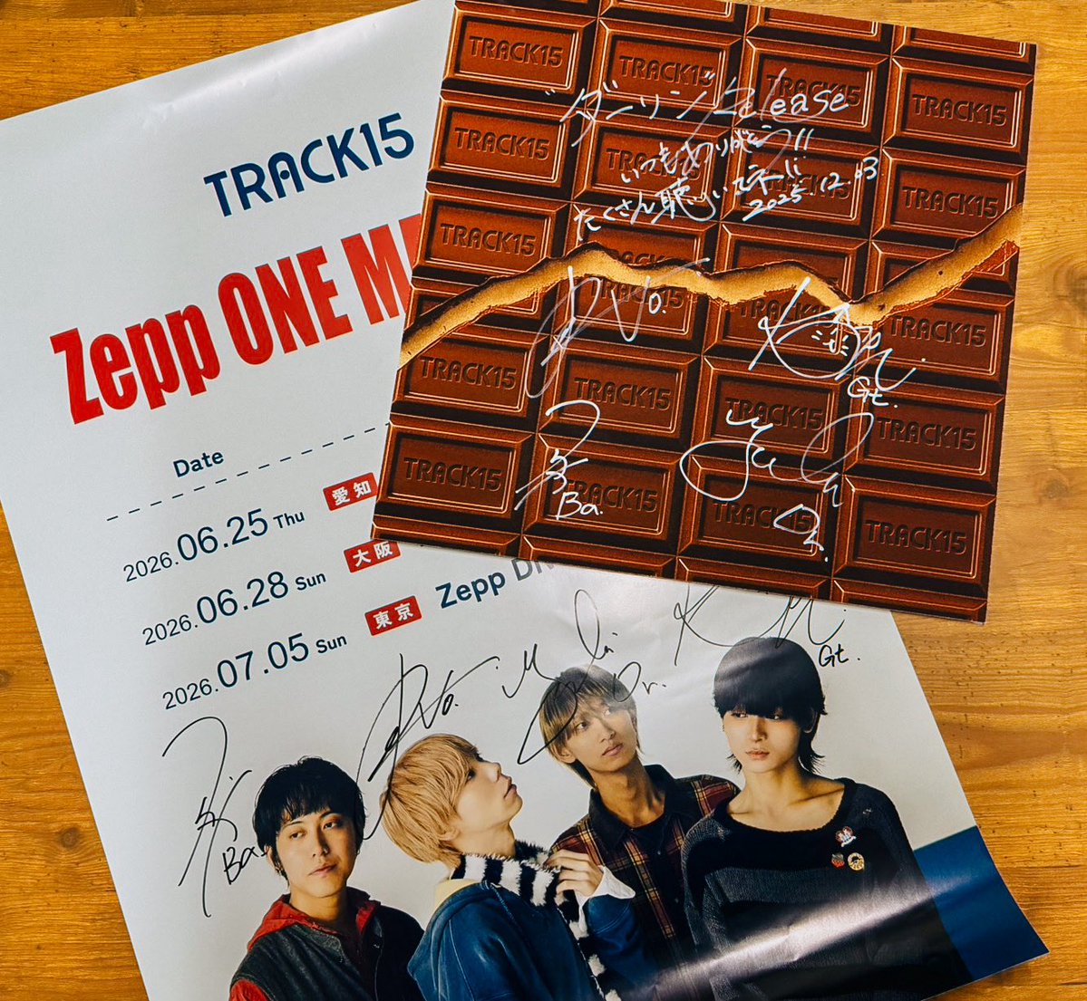 dream ダーリン 1st album サインポスター TRACK15 キャンペーン開催中!! 抽選で2名様にメンバーサイン入り Zepp