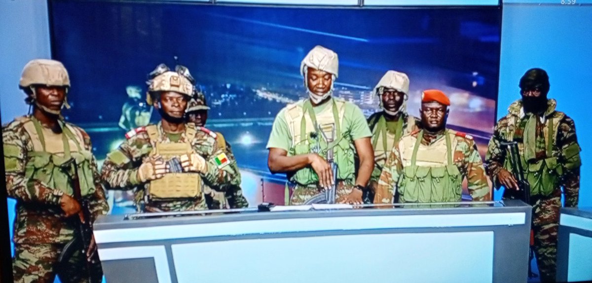 BREAKING NEWS | BENIN REPUBLIC 🇧🇯 

Lieutenant-Colonel Tigri Pascal and a group of soldiers announce a coup d’état in Bénin Republic, claiming to have overthrown incumbent President Patrice Talon; says political parties suspended and all land, air, and sea borders closed.... Ohhh