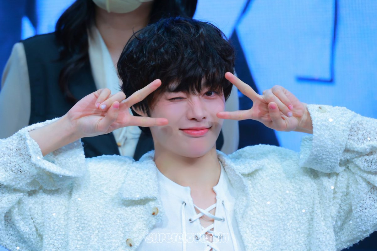 SuperCloverBin tweet media