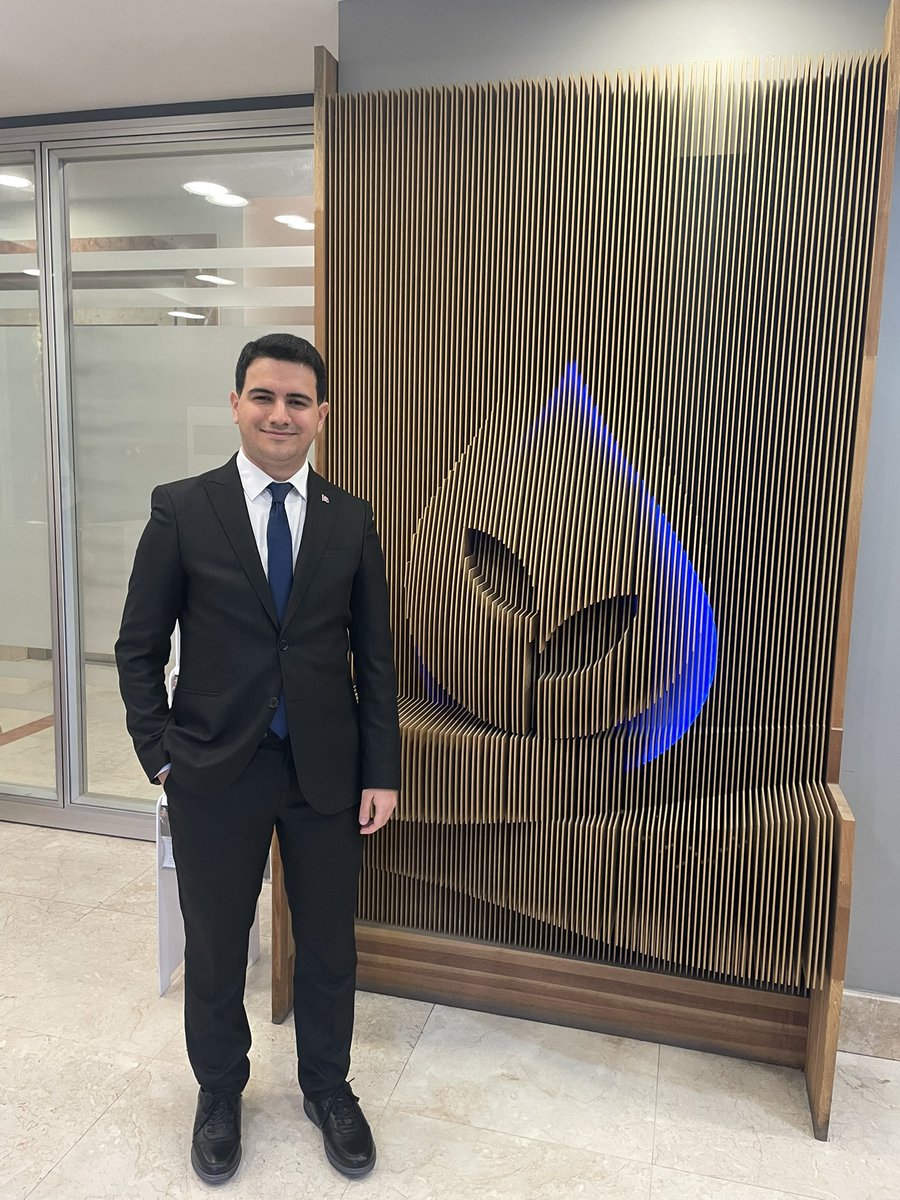 Çarşamba günü gençliğin enerjisini Parlamento’da Yeni Yol Grup toplantımıza taşıdık. 

Sonrasında genel merkezimizde yönetim kurulu toplantımızı icra ettik. 

Gençliğin Genel Başkanımız <a href="/alibabacan/">Ali Babacan</a> ve <a href="/devapartisi/">DEVA Partisi</a>’ne olan inancı tam. 

<a href="/av_msbasaran/">Av. Mehmet Sait BAŞARAN</a> başkanımıza teşekkürlerimizle.