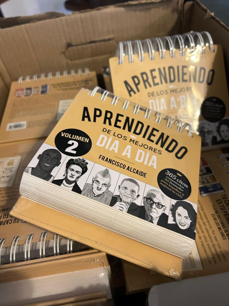 falcaide's tweet image. Regalos navideños que van haciendo las empresas a sus clientes y empleados... 🌲🎅🎁📅

👉 amzn.to/3V58A2r