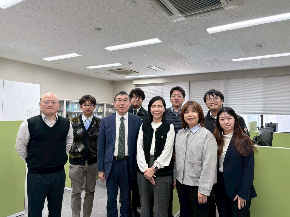 \台湾師範大学🇹🇼と意見交換会を開催✨/

12月2日、台湾師範大学「科学技術応用と人的資源開発」学科の張敬珣教授と陳淑媛副教授が共創学環を訪れ、将来の学術・学生交流について意見交換を行いました。また地域連携部門では尾山真准教授より日本の地域課題や本学の取り組みについて説明を受けました。