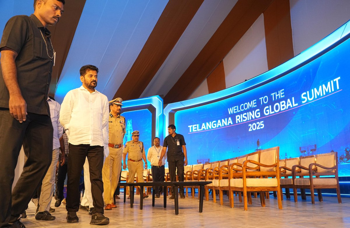 TG_With_Revanth's tweet photo. With a focus on global investment and the launch of Telangana’s Vision Document, CM Revanth Reddy called for flawless planning for the Telangana Rising Global Summit.
#TelanganaRising #GlobalSummit #EconomicGrowth #StateVision #RevanthReddy https://t.co/yW4UwwJor8