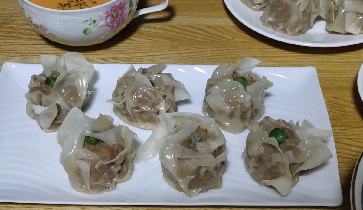 焼売。
理想の蒸し上がり方にだいぶ近づいた気がする。
酢醤油と練りカラシ。
海老のビスク。
ご飯。
いただきます。🍴🙏