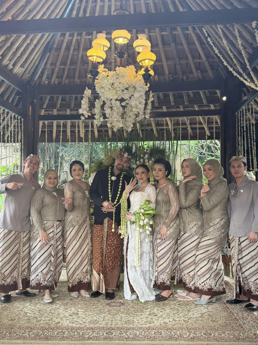 qwonidin's tweet image. Prettiest bride ever, i am sooo happy for you, wishing you nothing but the best, happiness, a blessed and peaceful marriage 🥺🥹

Once again, you deserve nothing but the best, love you ☹️🤏🏻