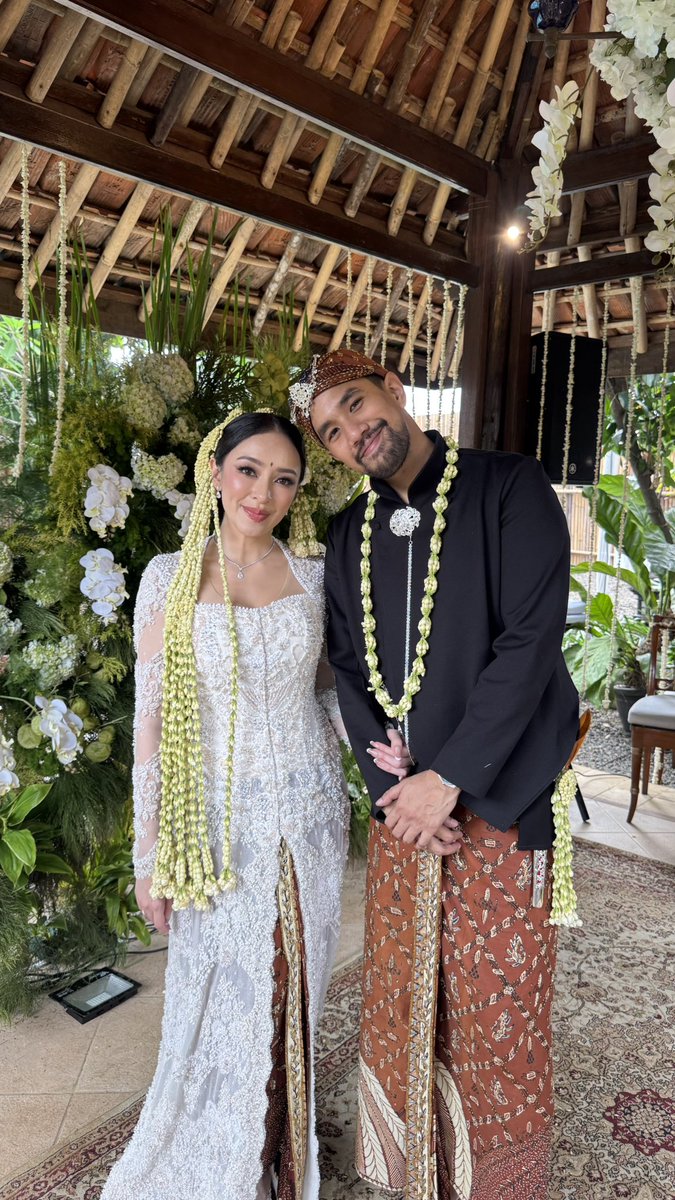 qwonidin's tweet image. Prettiest bride ever, i am sooo happy for you, wishing you nothing but the best, happiness, a blessed and peaceful marriage 🥺🥹

Once again, you deserve nothing but the best, love you ☹️🤏🏻