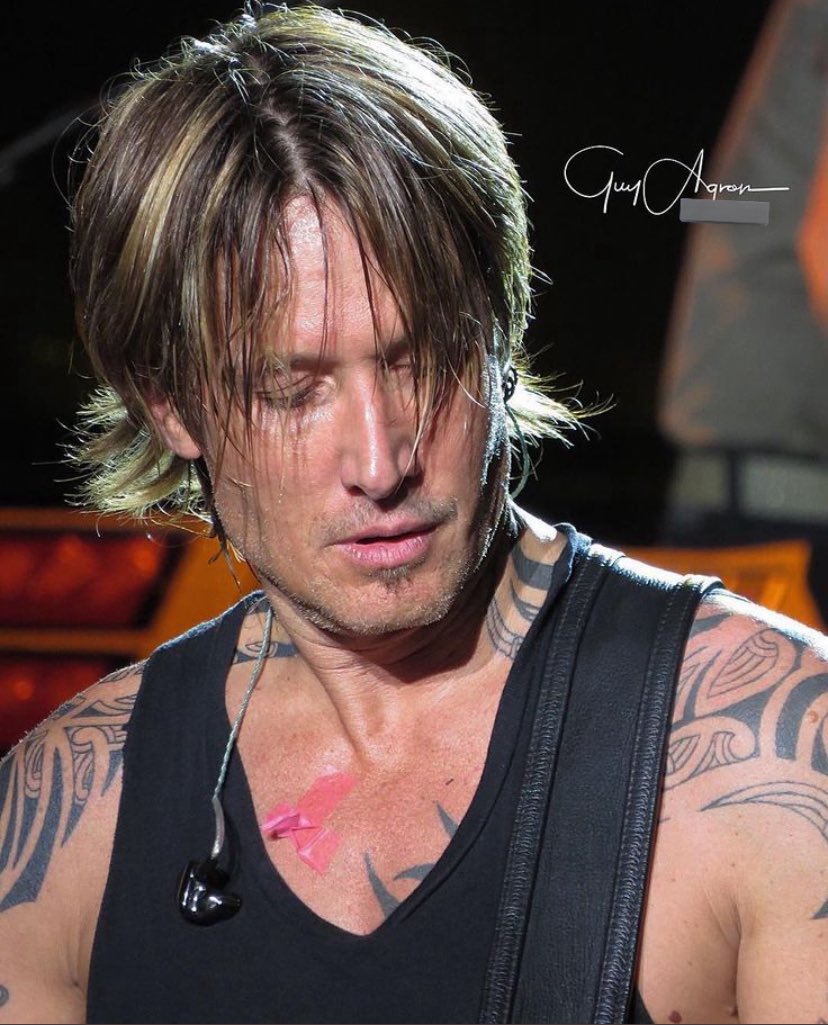 Urbshane's tweet photo. Another day, same loyalty.
My brother (Keith Urban) keeps pushing forward, no matter the noise or rumors.
He shows up with passion, and I’ll keep standing with him through it all.

Real support doesn’t shake. https://t.co/PNPxx2Zuu2