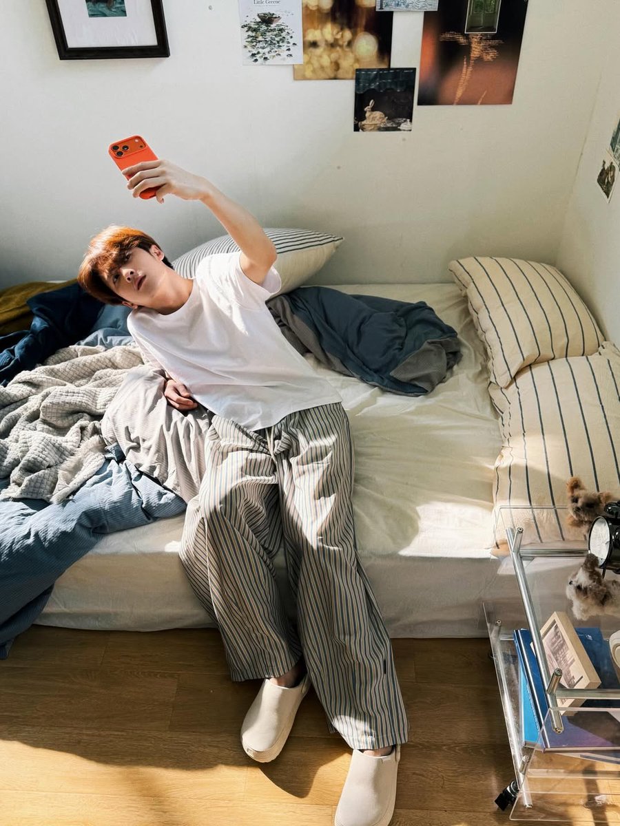 GIVE ME THE SELFIE!!!