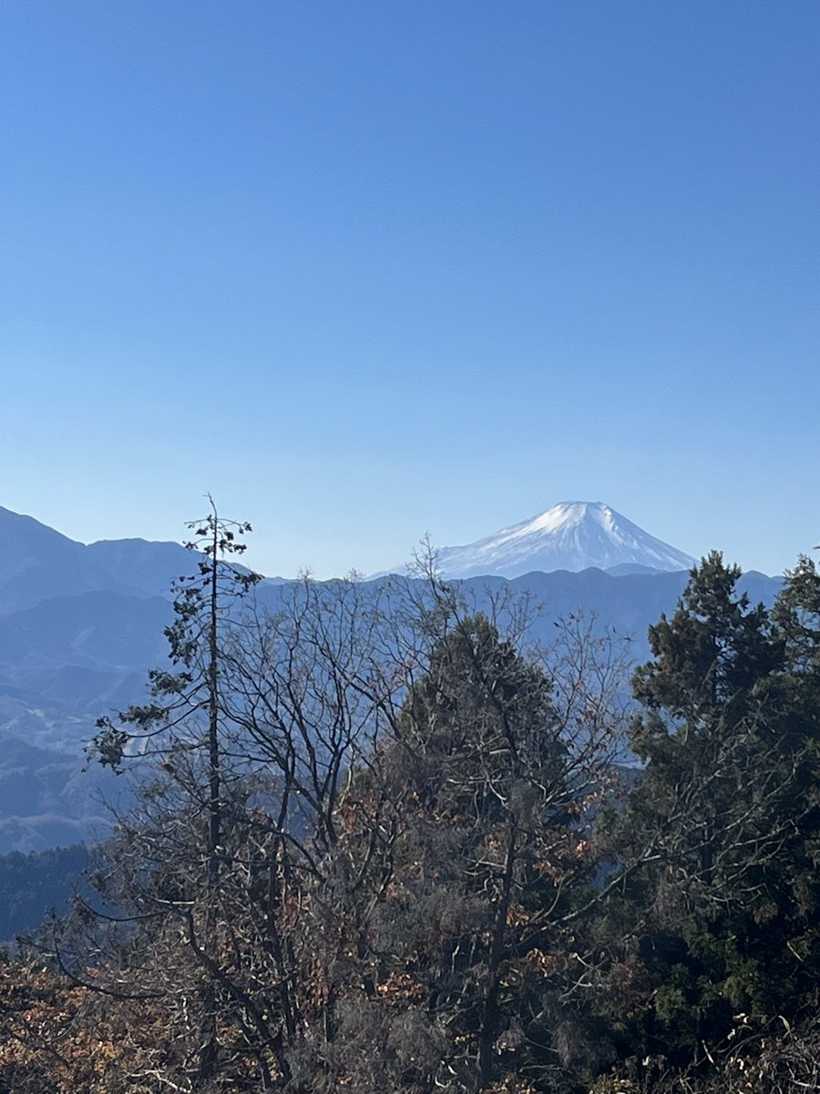 neterannai's tweet photo. 高尾山〜景信山〜陣馬山
約20km、縦走完。
熊に出会わないか不安ではあったけど、無事帰って来れて何よりです。 https://t.co/3iVkaPpyIX