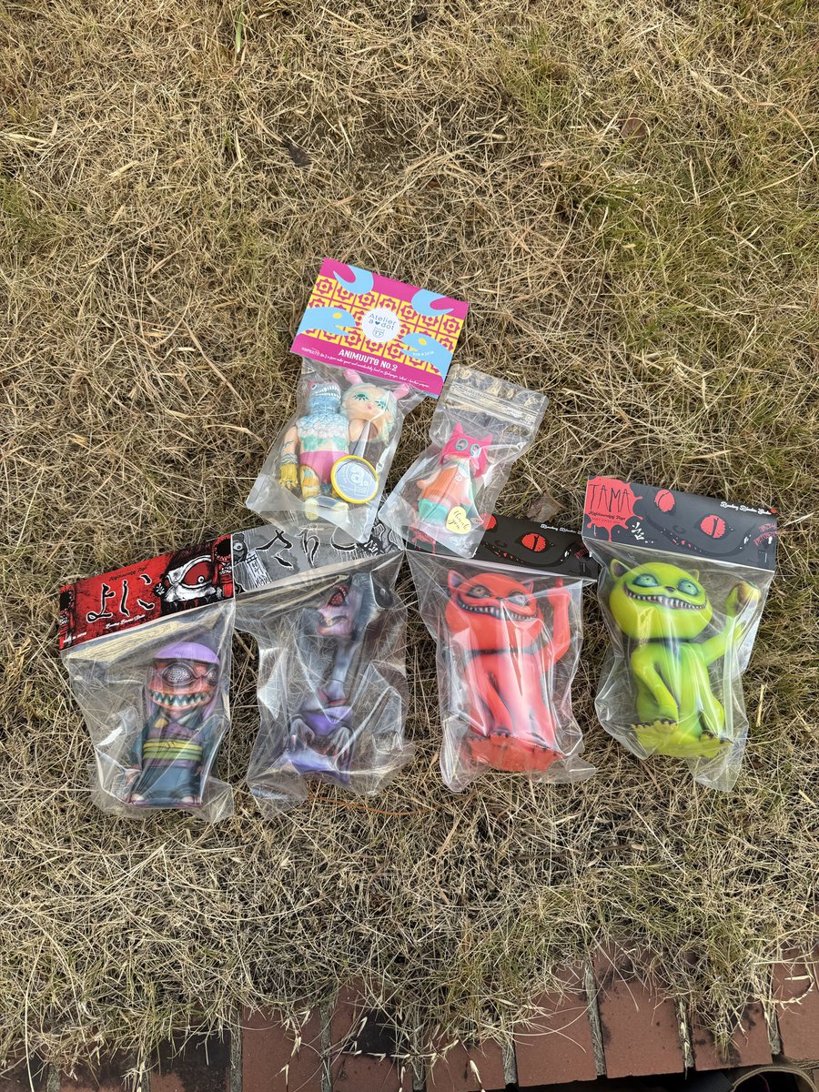 akiya_sofubi's tweet photo. お疲れ様でした。たくさん買えました☺️
ワンコンの会場が��回を最後に閉館されるそうで…。寂しいですね。
次回のワンコンは別会場で開催とかないのかな。
かこわらさんが唯一?参加する関西ソフビイベントだったのでありがたかったです。

素敵なイベントありがとうございました🙏

#ワンコン5 
#WTC5 https://t.co/nPYLlWBWgw