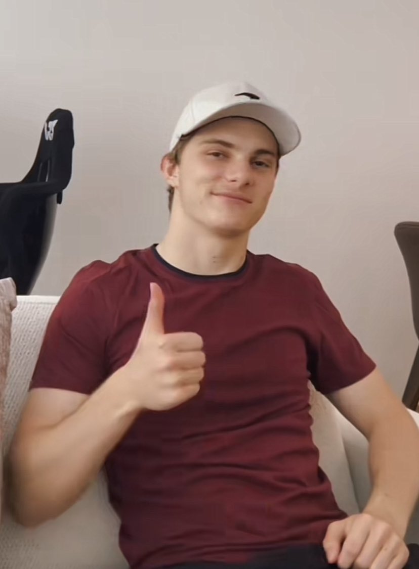 SNS의 피아스트리 응원 이미지