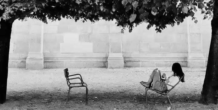 ہم وہ امکانات اختیار کرتے ہیں جو دل کو دھڑکائیں۔۔
کیونکہ معمولی خطرے ہمیں اُس مقام تک نہیں لے جا سکتے
جہاں ہماری روح واقعی آزاد اور زندہ ہے 🔥🖤