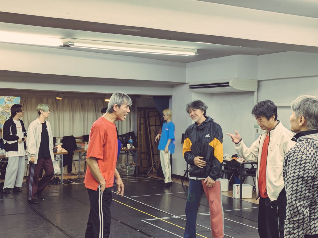 お楽しみはこれからだけど〜楽しみは先にとっておくもんじゃい！　　さぁ一度稽古場バラすざんすよ〜
by Merry CONVOY Xmas！