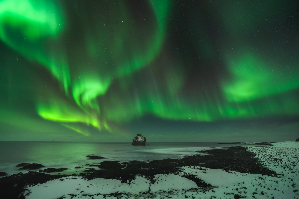 Tonight (Dec 7) might be a good one for northern lights hunting in Iceland! 💚

We’re looking at level 4 activity, with cloud breaks expected in parts of the south and southwest. If the sky opens up, the show could be stunning. 🌌

#iceland