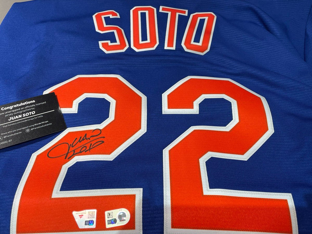 横浜denaベイスターズ ソト選手直筆サイン入りユニ＆タオル 5/26(金)よりN.