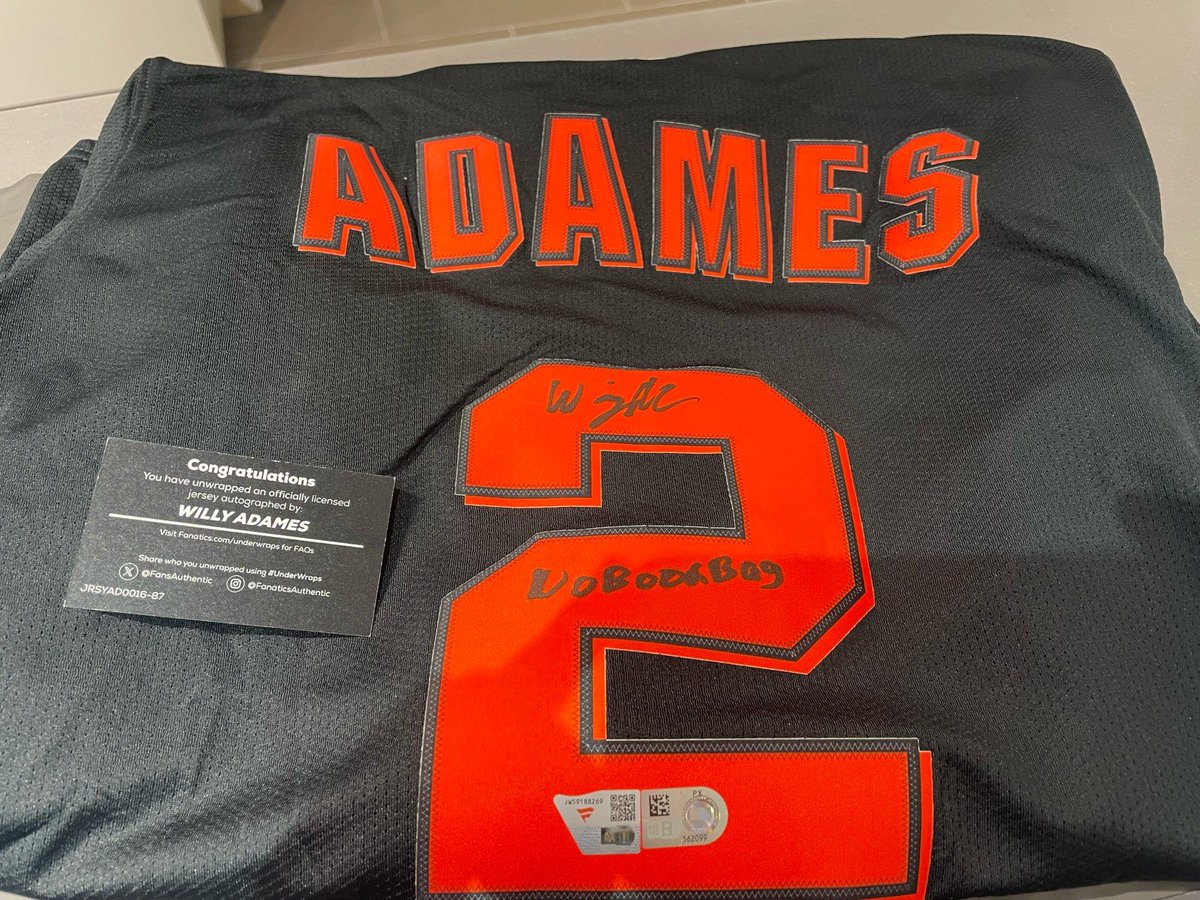 お客様の店内開封にて 2025 MLB UNDER WRAPS JERSEYより Willy Adames