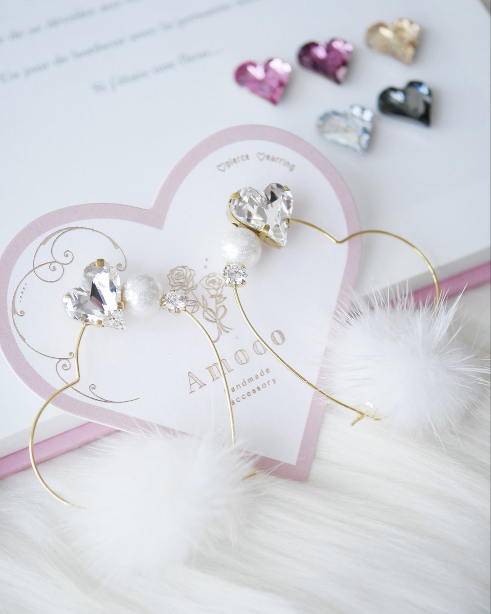 𓂃𓍯 本日21:00〜発売 🎄🎀
Amoooの〈クリスマス限定ホリデーセット〉が
いよいよ本日21時より販売STARTします𓈒𓏸✨

箱を開けた瞬間 “ときめきが降る”
特別な冬アクセをぎゅっと詰め込んだ
一年に一度だけのコレクションです…🎁

数量限定のため、
おひとり様 1デザインにつき1点まで𓂃♡