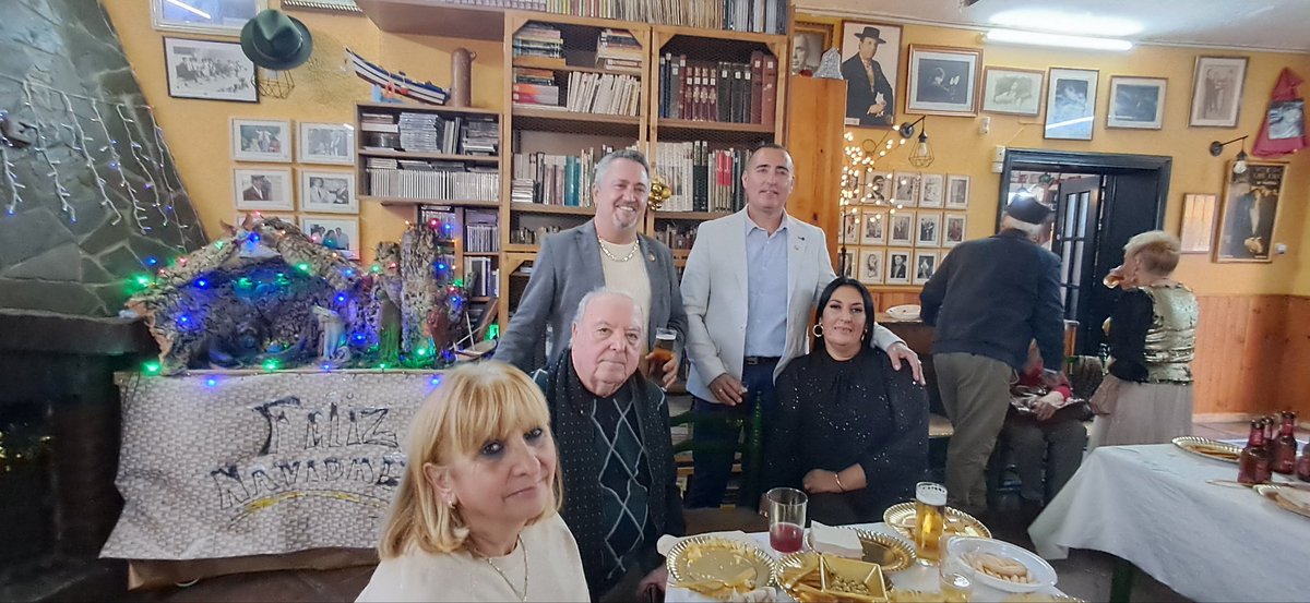 LaLineaflamenca's tweet photo. Con nuestra tradicional convivencia del 6 de diciembre, finalizamos las actividades de este 2025. El año próximo será otro lleno de flamenco para nuestra peña. Gracias a socios/as por participar y a la Zambomba de Macarena de Jerez, con quienes lo pasamos en grande. https://t.co/WCnaqSYQwG