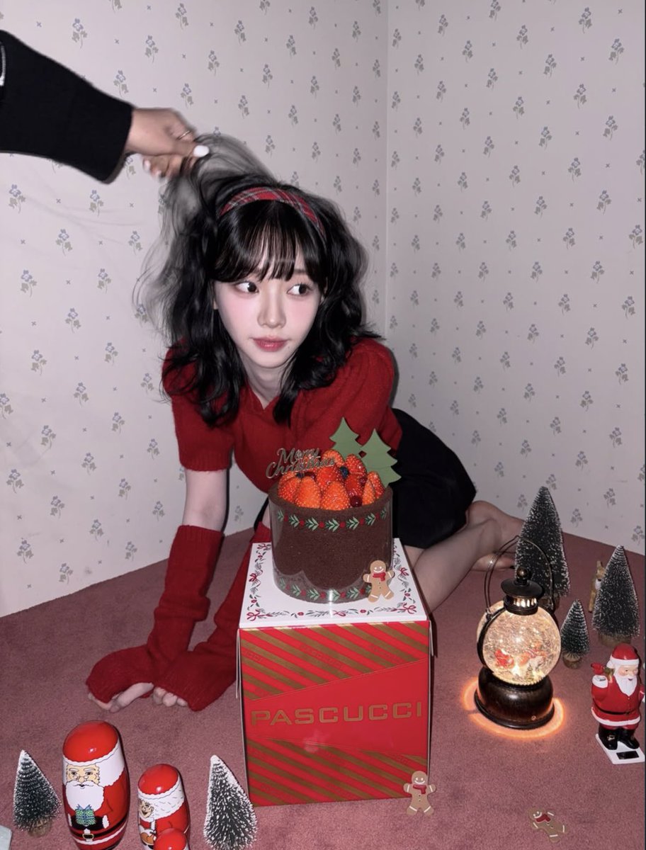 ujiminphoria's tweet image. EXCUSE ME KARINA??!?