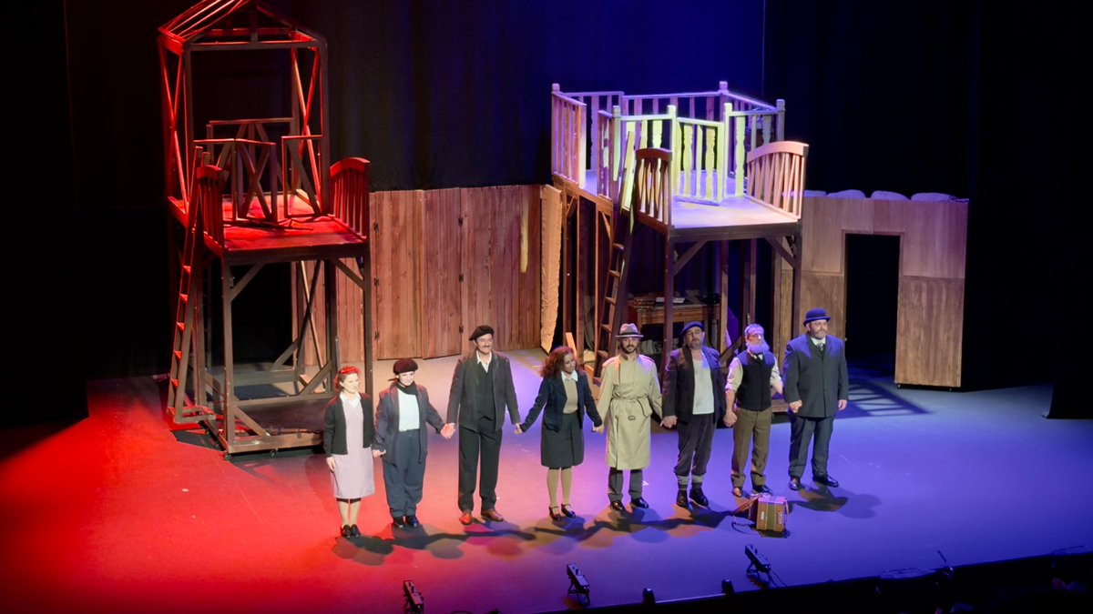 Gracias a Luis Alija y Saltantes Teatro por la ración doble de “La balada del norte”⚒️ en el <a href="/Teatrogijon/">Teatro Jovellanos</a> y por dejarme compartir la ovación del público. El dibujante pone las viñetas y los actores ponen los teatros en pie… Larga vida!🎭