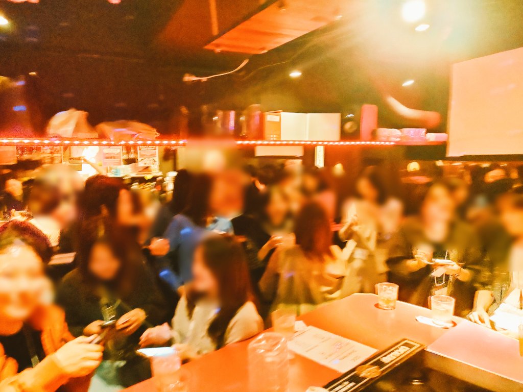 adeofu2025's tweet photo. 今年最後の『艶でオフ会S2SC』は、来週の日曜日です🌈
ぜひ2025年に飲み友、２丁目友達増やしましょ🌸👯
サクッと１時間飲み放題後に、はしご酒も〜🍻
#新宿二丁目 #LGBTQ #セクマイ #ビアンバー #オフ会 https://t.co/C3hwKQVVna