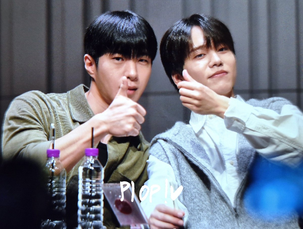 plopplop950123's tweet photo. 251207 팬싸 preview
와이츄😆
...하지만 절대 같은 포즈는 안하는ㅋㅋㅋ
#온앤오프 #ONF #와이엇 #WYATT #심재영 #JustFeelWYATT  @WM_ONOFF https://t.co/RJYZyi8G84
