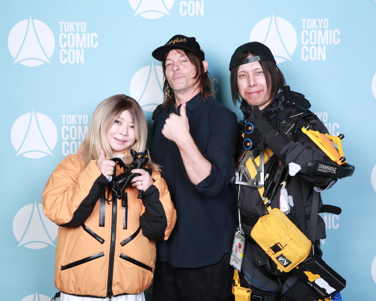 316Thetwilight's tweet image. ノーマンさんと揃って👍️ポーズしてきました!!一生の思い出です🌈#Deathstranding2 #TCC2025