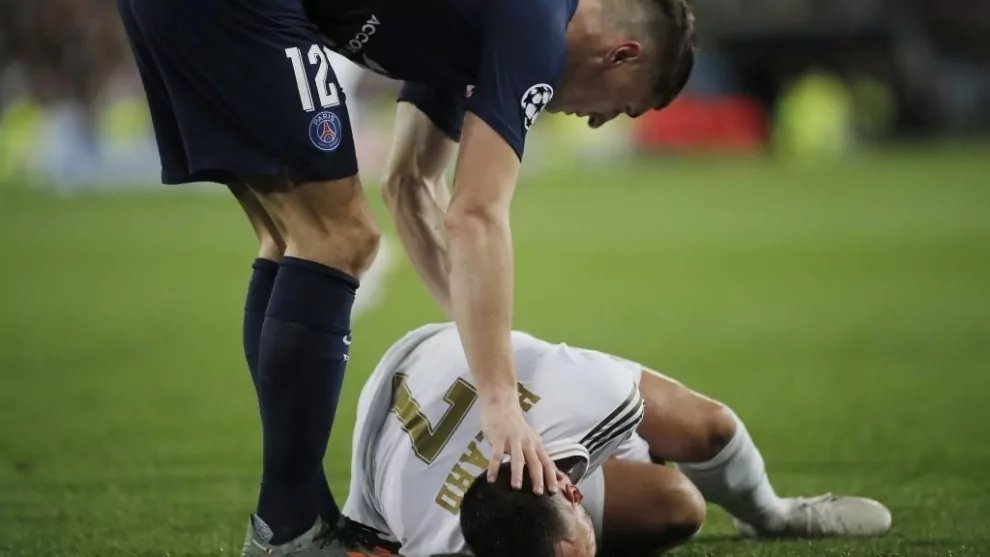 MrPureFootball's tweet photo. @L0VES0N @washedxr Broke Hazard's ankle in a UCL game vs PSG early into his first season at Madrid, just as he was getting into form. Hazard required a surgery to insert a metal plate in his ankle which lost his pace, and dribbling and caused further complications, ultimately leading to retirement https://t.co/Urt4TEr34T