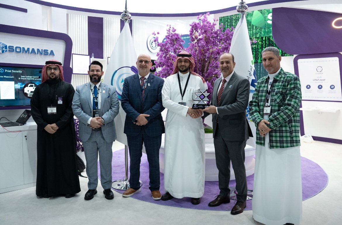 ضمن فعاليات معرض #بلاك_هات 

تشرّفت شركة المعمر لأنظمة المعلومات بالحصول على جائزة "الشريك البلاتيني" من <a href="/l8ptech/">Looptech Co.</a> 

وذلك تقديرًا لشراكتنا الريادية وجهودنا المشتركة في تعزيز منظومة الأمن السيبراني. 

نعتز بهذه الثقة، ونواصل تمكين القطاع بحلول مبتكرة تتوافق مع تطلعات المملكة.