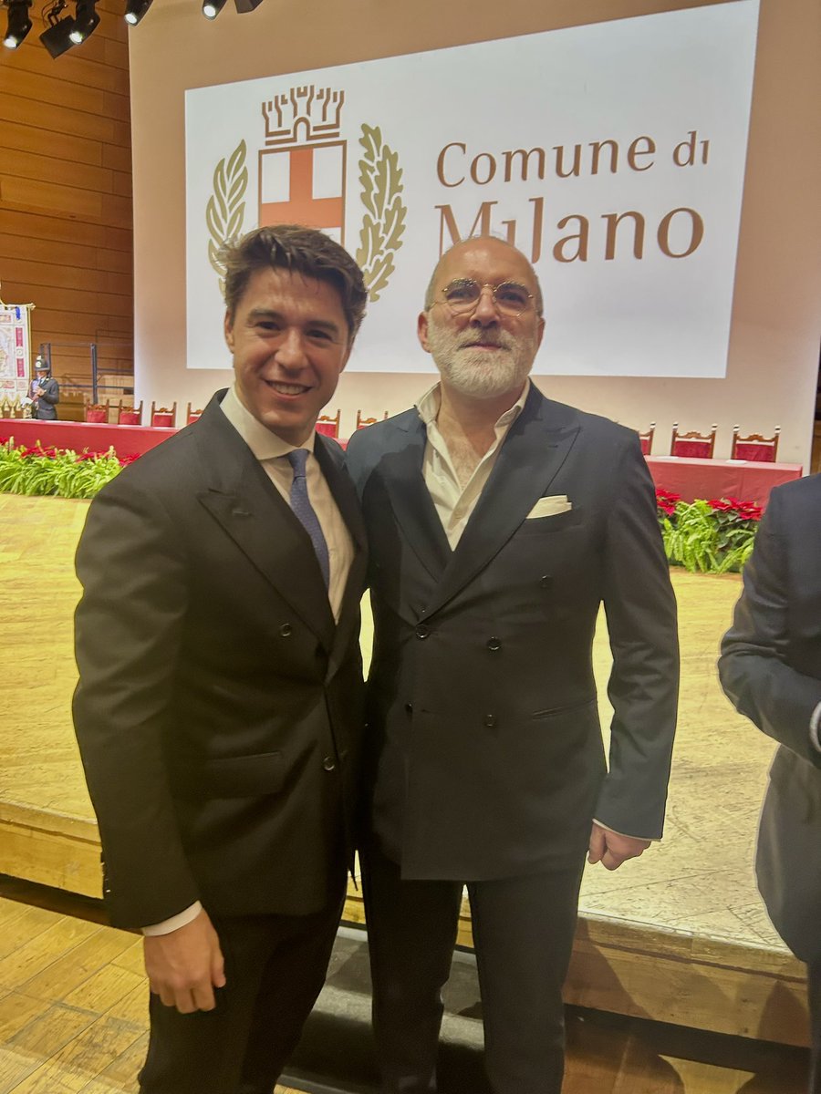 Ogni 7 dicembre, Milano celebra i suoi cittadini più meritevoli con la consegna dell’Ambrogino d’oro.
Sono fiero di aver partecipato alla consegna della benemerenza a un professionista e milanese meritevole, per me anche un maestro, 
Roberto Leonelli , Ceo di Publicis