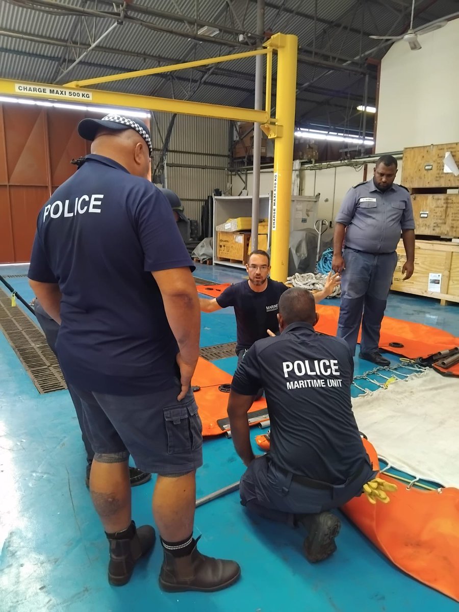 🌊 Training complete! Within the framework of the #PacificAcademy just concluded a #MARPOL session on maritime pollution response with security forces from 🇼🇸 Samoa, 🇰🇮 Kiribati, 🇹🇻 Tuvalu &amp; 🇫🇯 Fiji. Theory + hands-on drills to protect our oceans &amp; strengthen Pacific cooperation